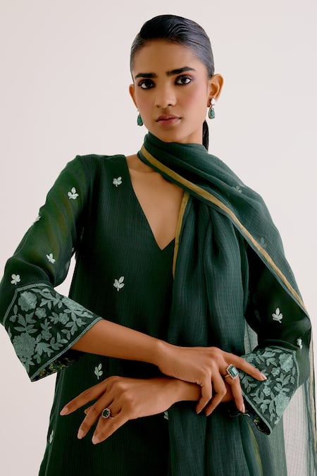 Devnaagri_Green Kota Doria Embroidery V-neck Kurta Pant Set _at_Aza_Fashions