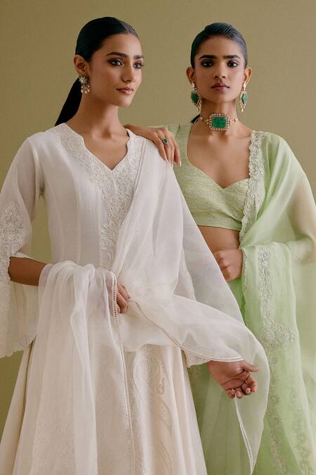Buy_Devnaagri_Green Silk Organza, Tussar Embroidery Scoop Neck Dori Saree With Blouse 