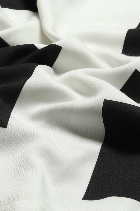 Buy_Abraham And Thakore_White Tencel Calligraphy Pattern Trouser