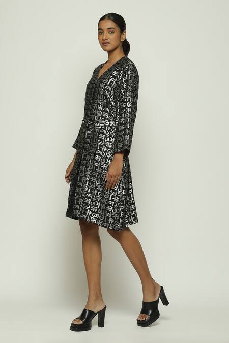 Abraham And Thakore Black Chanderi Embroidery V-neck Calligraphy Cutwork Zari Dress With Belt Online at Aza Fashions Abraham And Thakore_Black Chanderi Embroidery V-neck Calligraphy Cutwork Zari Dress With Belt_Online_at_Aza_Fashions