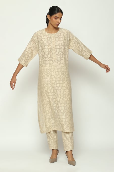 ABRAHAM AND THAKORE Beige Chanderi Calligraphy Round Neck Cutwork A Line Kurta 