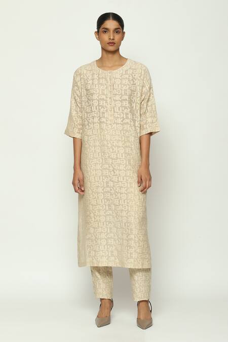 Buy_Abraham And Thakore_Beige Chanderi Cut Work Round Neck Calligraphy A Line Kurta 