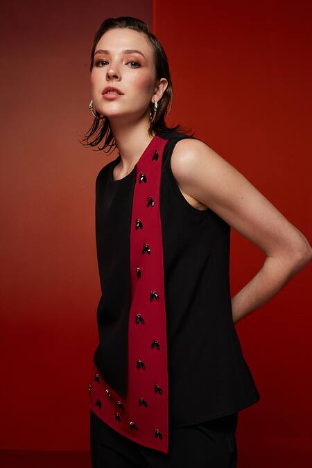 Shop_House Of Zeniaa_Black Crepe Stones Round Neck Rose Embroidered Top With Pant_Online_at_Aza_Fashions