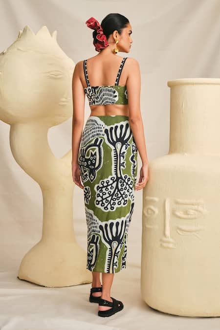 Shop Jodi Green Modal Sweetheart Neck Sohrai Paintings Print Crop Top And Draped Skirt Set at Aza Fashions Shop_Jodi_Green Modal Sweetheart Neck Sohrai Paintings Print Crop Top And Draped Skirt Set _at_Aza_Fashions