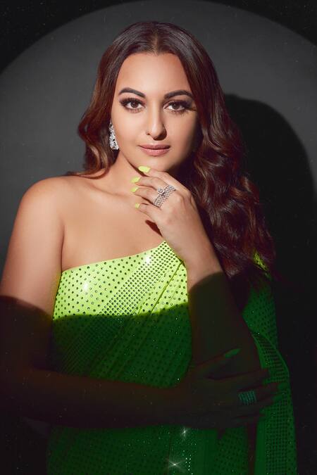 Buy_Itrh_Green Jersey Crystals Peridot Embellished Pre-stitched Saree With Blouse 