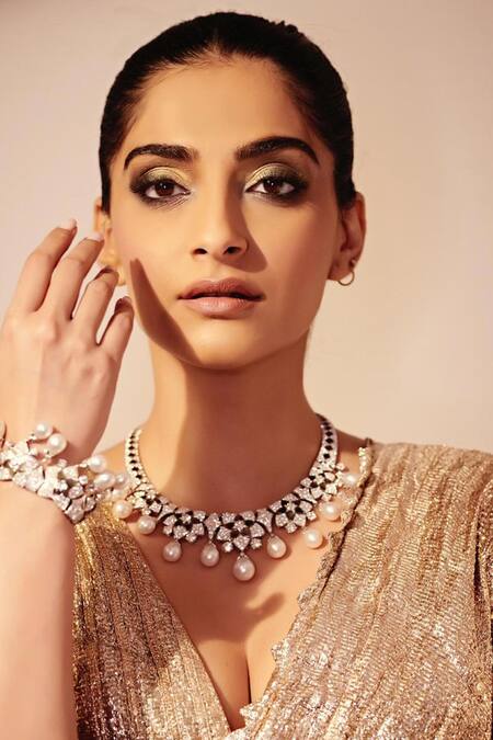 Itrh_Silver Lace Zari, Embroidery V-neck Raabta Gherdar Lehenga Set _Online_at_Aza_Fashions