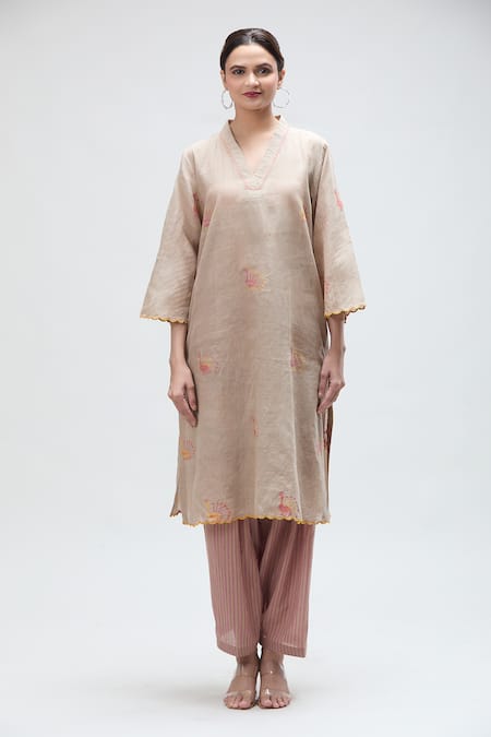 Ibai Beige Handloom Cotton Embroidery V-neck Carolina Woven Kurta Online at Aza Fashions Ibai_Beige Handloom Cotton Embroidery V-neck Carolina Woven Kurta _Online_at_Aza_Fashions