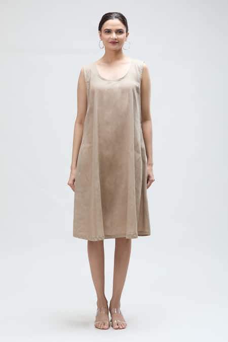 Buy_Ibai_Beige Muslin Embroidery Collared Sparrow Checkered Woven Dress With Inner 