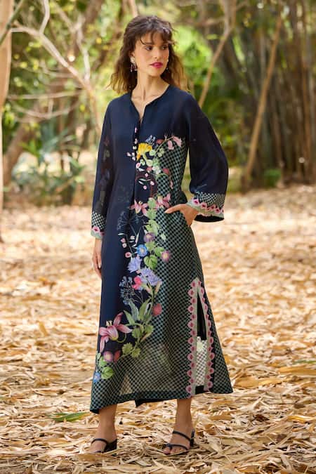 Buy_Pozruh By Aiman_Black Linen, Velvet Embroidery Round Neck Malibu Floral Print Bell Sleeve Kaftan _Online_at_Aza_Fashions