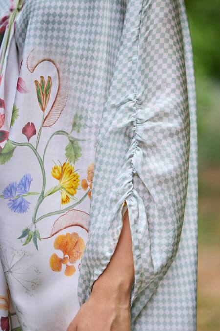 Buy_Pozruh By Aiman_Green Satin Embroidery V-neck Lagoon Checkered Floral Print Kaftan 