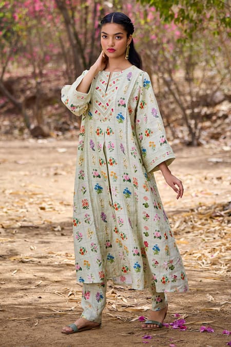 Pozruh by Aiman Green Hemp Print Floral Notched Jasmine Checkered Kurta 