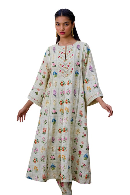 Pozruh By Aiman Green Hemp Embroidery Split V-neck Jasmine Floral Checkered Print Kurta Online at Aza Fashions Pozruh By Aiman_Green Hemp Embroidery Split V-neck Jasmine Floral Checkered Print Kurta _Online_at_Aza_Fashions
