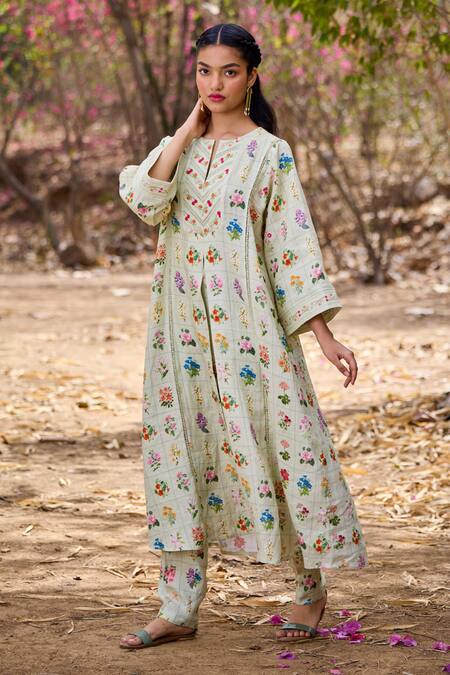 Pozruh By Aiman_Green Hemp Split V-neck Jasmine Floral Checkered Print Kurta With Pant _at_Aza_Fashions