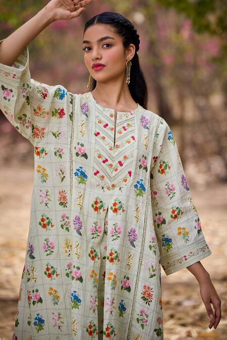 Shop_Pozruh By Aiman_Green Hemp Split V-neck Jasmine Floral Checkered Print Kurta With Pant 