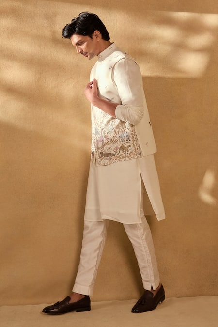 Aariyana Couture_Off White Silk, Polyester Stones, Embroidery Animal Threadwork Bundi Kurta Set _Online_at_Aza_Fashions