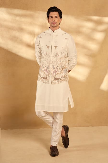 Buy_Aariyana Couture_Off White Silk, Polyester Stones, Embroidery Animal Threadwork Bundi Kurta Set _Online_at_Aza_Fashions