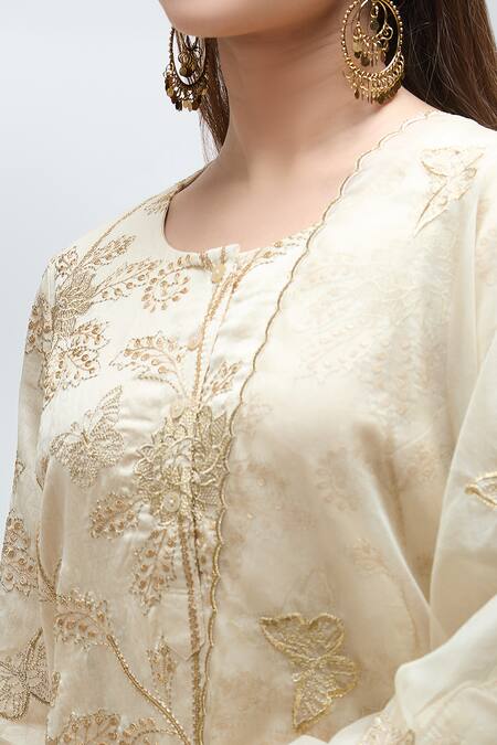 Shop_Nakita Singh_Cream Silk, Organza, Chanderi Embroidery Round Floral Zari Saree With Blouse_Online_at_Aza_Fashions