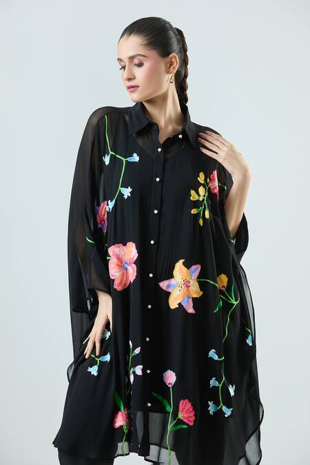 Seams Pret And Couture Black Georgette, Satin Embroidery Collared Akira Floral Kaftan With Pant at Aza Fashions Seams Pret And Couture_Black Georgette, Satin Embroidery Collared Akira Floral Kaftan With Pant _at_Aza_Fashions