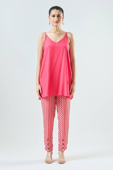 Buy_Seams Pret And Couture_Coral Georgette Embroidered Thread V-neck Saira Tunic With Pant 