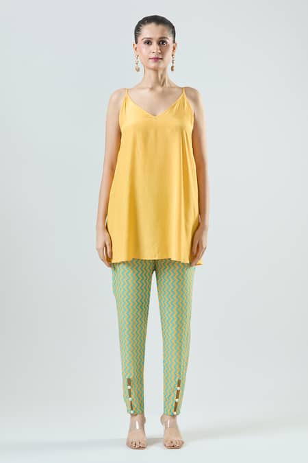 Buy_Seams Pret And Couture_Yellow Georgette Print Floral V-neck Saira Top With Pant 