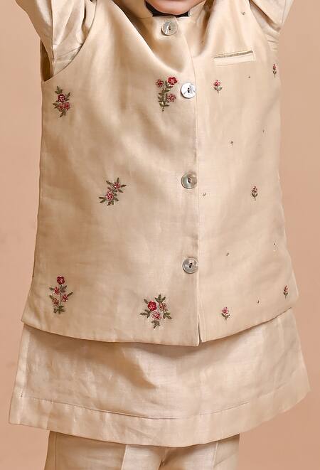 Mityan_Ivory Silk Chanderi Embroidered Floral Bundi Kurta Set _Online_at_Aza_Fashions
