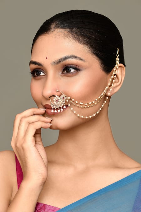 Samyukta Singhania Floret Carved Nose Ring 