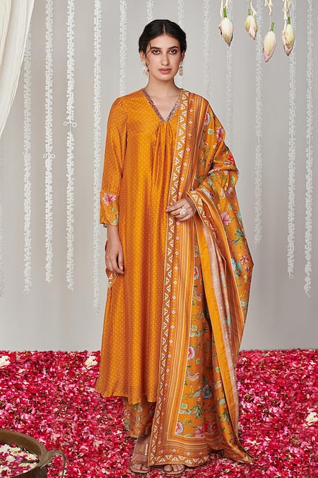 Blooming Threads_Yellow Cotton, Silk, Organza Bagicha Polka Dot Kurta Floral Pant Set _Online_at_Aza_Fashions