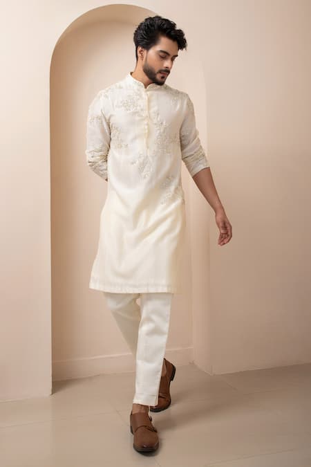 Smriti by Anju Agarwal Ivory Kurta- Chanderi Mulmul Embroidered Thread Floral Garden With Pant 