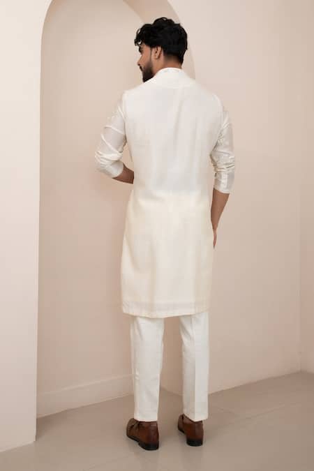 Smriti By Anju Agarwal_Ivory Chanderi, Cotton Embroidery, Beads Floral Garden Kurta With Pant _Online_at_Aza_Fashions