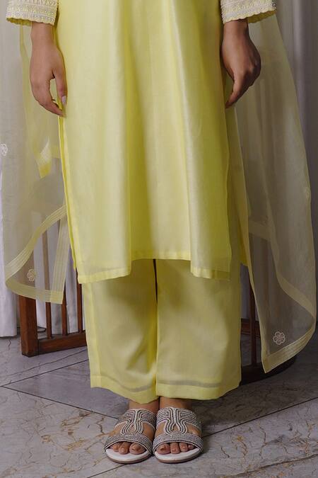 Myra Clothing Line_Yellow Chanderi Embroidery V-neck Resham Floral Kurta Pant Set _Online_at_Aza_Fashions
