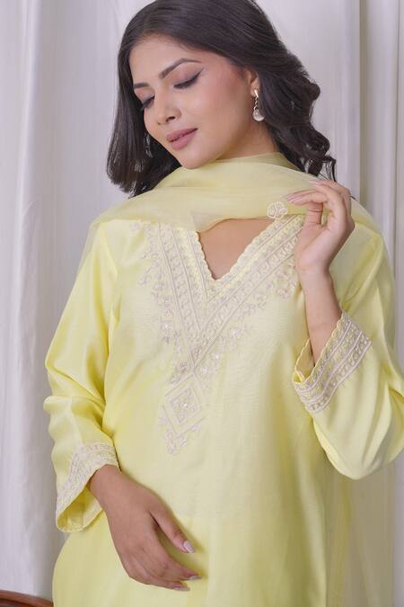 Buy_Myra Clothing Line_Yellow Chanderi Embroidery V-neck Resham Floral Kurta Pant Set _Online_at_Aza_Fashions