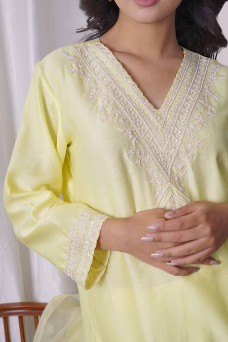 Myra Clothing Line_Yellow Chanderi Embroidery V-neck Resham Floral Kurta Pant Set _at_Aza_Fashions