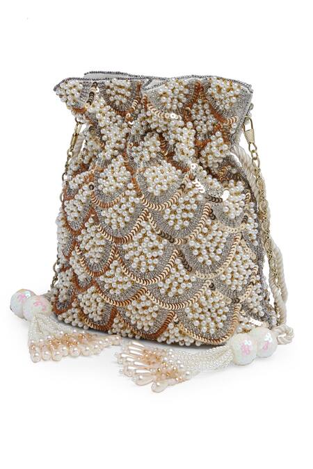 Buy_Bijoux By Priya Chandna_Ivory Pearls Velvet Scallop Sequin Embellished Potli 
