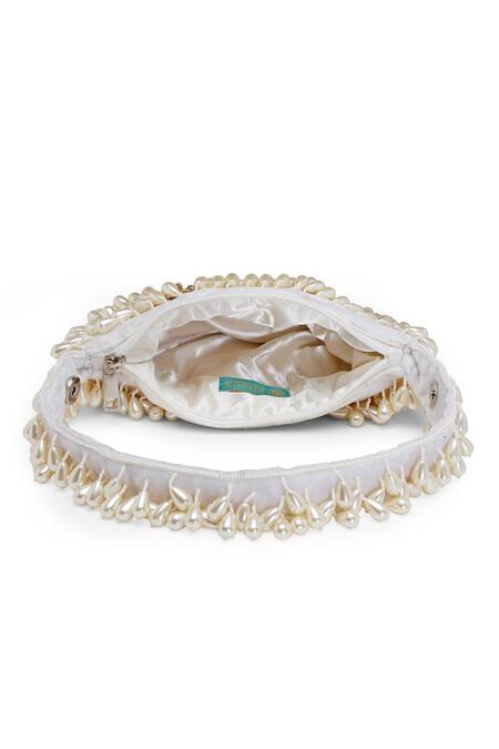 Shop Bijoux By Priya Chandna White Pearls Velvet Tassel Button Up Potli Shop_Bijoux By Priya Chandna_White Pearls Velvet Tassel Button Up Potli
