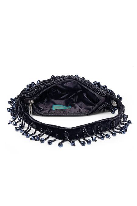 Shop Bijoux By Priya Chandna Black Pearls La Bolsa Velvet Tassel Button Up Potli Shop_Bijoux By Priya Chandna_Black Pearls La Bolsa Velvet Tassel Button Up Potli