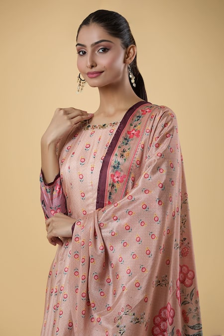 Samyukta Singhania_Pink Chiffon Embroidery Round Neck Floral Pattern Anarkali With Dupatta _at_Aza_Fashions