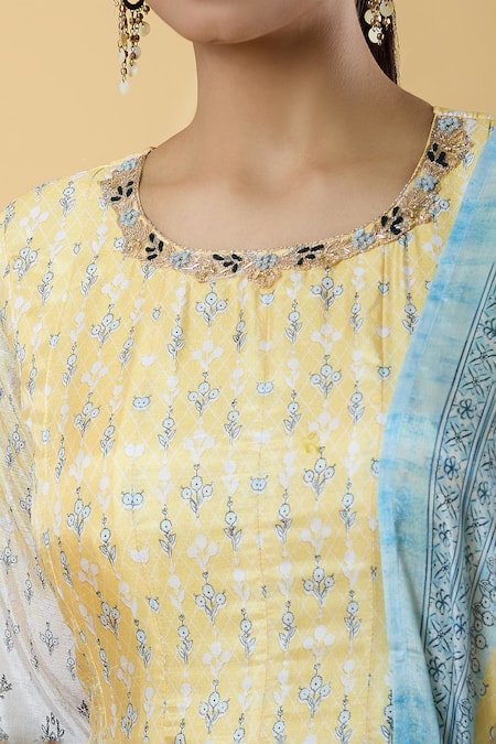 Samyukta Singhania_Yellow Silk, Chiffon Embroidery Floral Digital Pattern Anarkali With Dupatta _at_Aza_Fashions