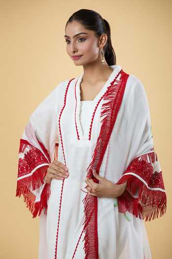 Buy Samyukta Singhania White Cotton Embroidery V-neck Oorja Lace Embellished Kurta Set Buy_Samyukta Singhania_White Cotton Embroidery V-neck Oorja Lace Embellished Kurta Set