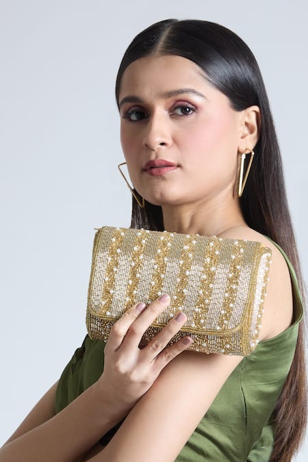 Tasna Lustrous Pearl & Cutdana Embellished Sling Bag 