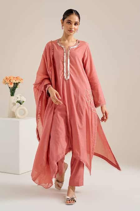 Siyona by Ankurita Pink Cotton Chanderi Embroidered Floral Notched Round Gulmohar Kurta Set 