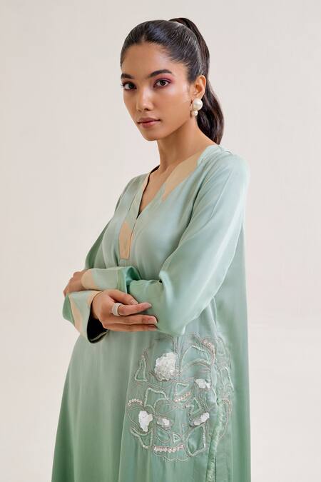 Shop Siyona By Ankurita Green Satin Sequins, Embroidery V-neck Banphool Kurta With Pant Online at Aza Fashions Shop_Siyona By Ankurita_Green Satin Sequins, Embroidery V-neck Banphool Kurta With Pant _Online_at_Aza_Fashions