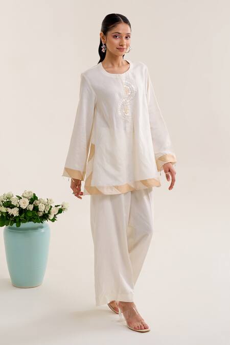 Siyona By Ankurita Ivory Linen Embroidery Sequin Round Chaandni Top With Pant Online at Aza Fashions Siyona By Ankurita_Ivory Linen Embroidery Sequin Round Chaandni Top With Pant _Online_at_Aza_Fashions