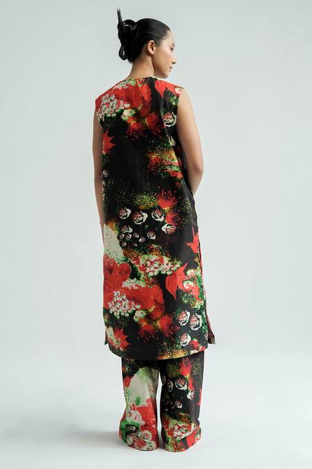 Shop Til Red Chanderi V-neck Florid Print Kurta With Flared Pant at Aza Fashions Shop_Til_Red Chanderi V-neck Florid Print Kurta With Flared Pant _at_Aza_Fashions