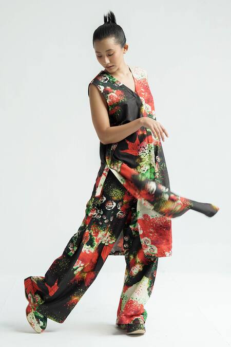 Buy Til Red Chanderi V-neck Florid Print Kurta With Flared Pant Online at Aza Fashions Buy_Til_Red Chanderi V-neck Florid Print Kurta With Flared Pant _Online_at_Aza_Fashions