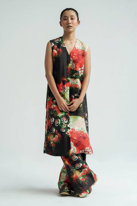 Shop Til Red Chanderi V-neck Florid Print Kurta With Flared Pant Online at Aza Fashions Shop_Til_Red Chanderi V-neck Florid Print Kurta With Flared Pant _Online_at_Aza_Fashions