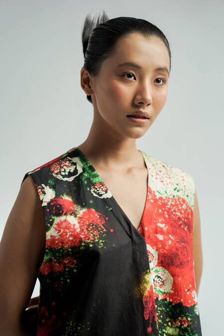 Til Red Chanderi V-neck Florid Print Kurta With Flared Pant at Aza Fashions Til_Red Chanderi V-neck Florid Print Kurta With Flared Pant _at_Aza_Fashions