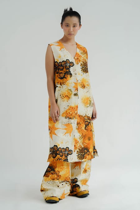 Til Yellow Chanderi V-neck Florid Abstract Print Kurta With Flared Pant