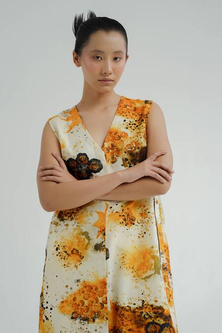 Buy Til Yellow Chanderi V-neck Florid Abstract Print Kurta With Flared Pant Online at Aza Fashions Buy_Til_Yellow Chanderi V-neck Florid Abstract Print Kurta With Flared Pant _Online_at_Aza_Fashions