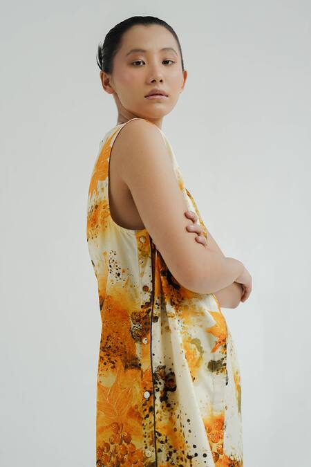 Shop Til Yellow Chanderi V-neck Florid Abstract Print Kurta With Flared Pant Online at Aza Fashions Shop_Til_Yellow Chanderi V-neck Florid Abstract Print Kurta With Flared Pant _Online_at_Aza_Fashions