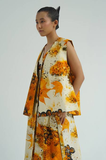 Shop Til Yellow Chanderi, Cotton V-neck Florid Print Gilet Online at Aza Fashions Shop_Til_Yellow Chanderi, Cotton V-neck Florid Print Gilet _Online_at_Aza_Fashions